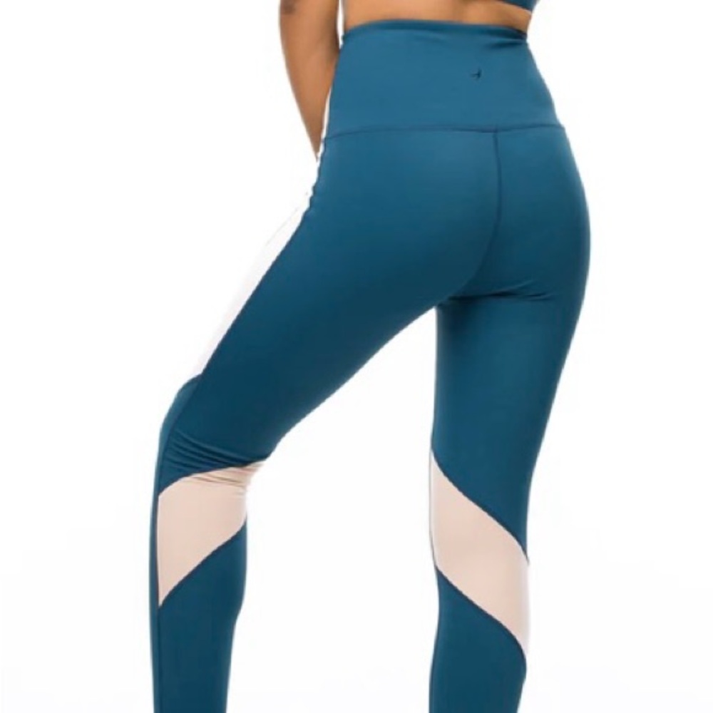 Endeavor Athletic
Energy-Wrap Legging
Size S‎